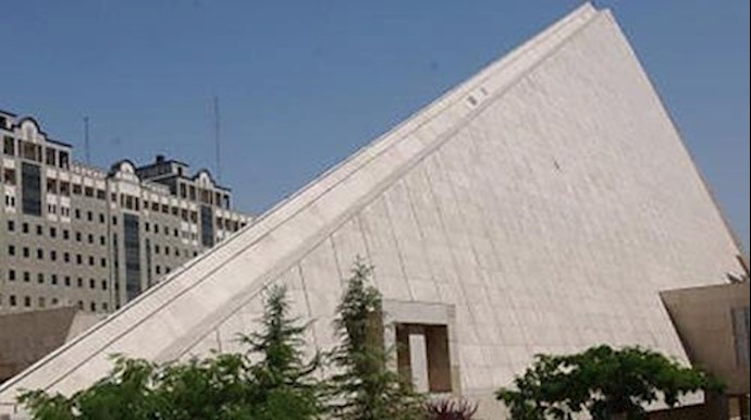 ايران.. تجمع احتجاجي للمتقاعدين مقابل برلمان النظام