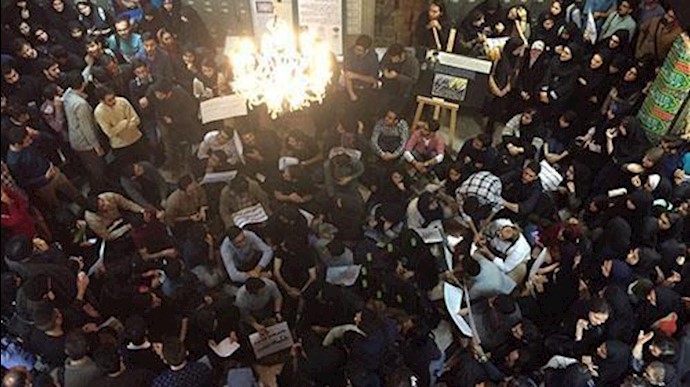 تحشد وإعتصام طلاب کلية القانون والعلوم السياسية في جامعة طهران