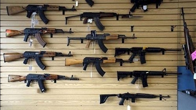 ترامب: ندرس فرض قيود علی تجارة الأسلحة الشخصية