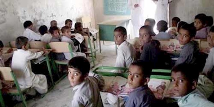 2700صف مصنوع من الأکواخ والطين والکرفانات في إيران