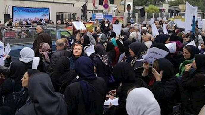 المعلمون و العمال الايرانيون يکشفون حقيقة نظام الملالي للعالم کله