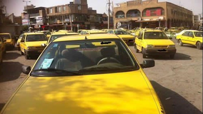 إضراب سائقي التکسي عن العمل في مدينة ايذه