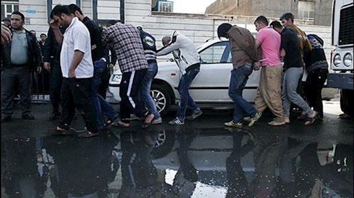 إعتقال شباب في العاصمة طهران
