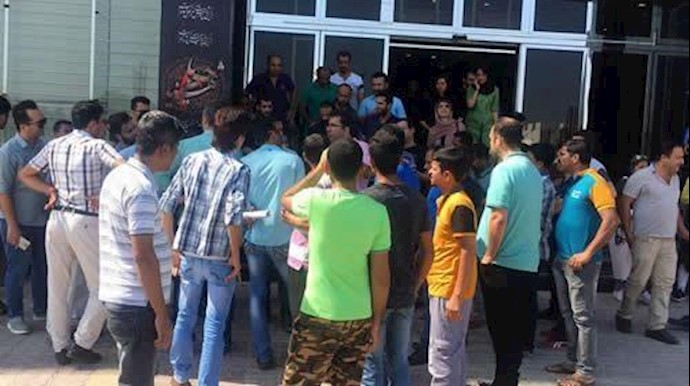 تجمعات احتجاجية لشرائح عديدة في مختلف المدن الإيرانية