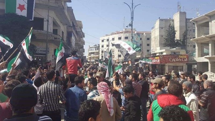 السوريون يجددون مظاهراتهم ضد الأسد في "يوم الغضب السوري"
