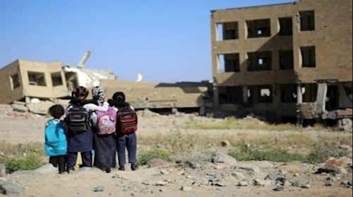 طلاب اليمن في مناطق المتمردين خارج مدارسهم في اول يوم دراسة