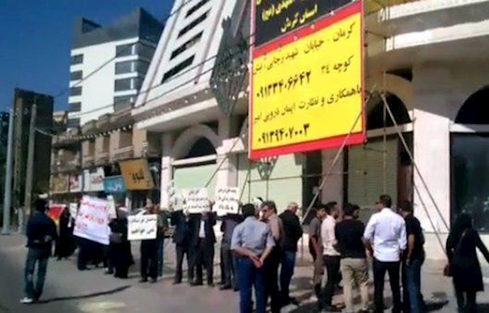 تجمع احتجاجي لمن نهبت أموالهم في العاصمة طهران ومدينتي مشهد وکرمان