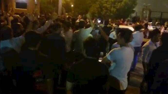 تظاهرات بمشارکة أکثر من 2000من المواطنين المنهوبة أموالهم بمدينة الأهواز + فيديو