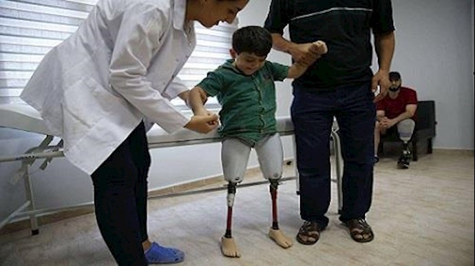 "بابا شيلني" ماذا حل بالطفل صاحب هذه العبارة؟+فيديو
