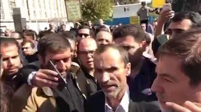 مساعد احمدي نجاد: علی المواطنين أن يعرفوا ماذا تحدث في السلطة القضائية + فيديو