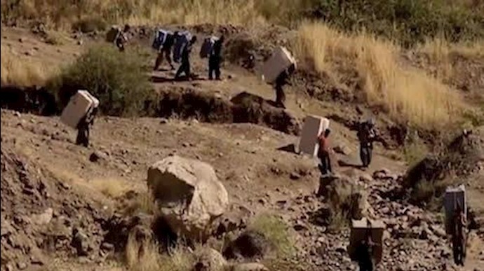 قتل وجرح 120 عتالا من قبل جلاوزة النظام