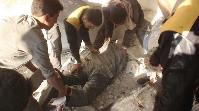 عشرات الضحايا والجرحی في استهداف الطيران الحربي سوقاً شعبياً بدوما