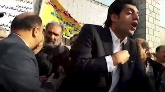 تجمع احتجاجي لمتقاعدين معمل«الفولاذ» أمام شوری النظام + فيديو