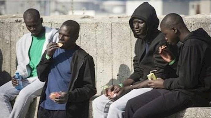 اسبانيا تحتجز مئات المهاجرين في سجن بسبب اکتظاظ مراکز الاستقبال