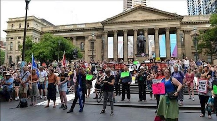 مئات الأستراليين يتظاهرون تضامنا مع لاجئي جزيرة "مانوس"