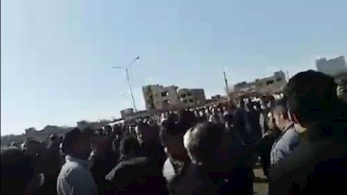 احتجاج أهالي مدينة بوکان علی نائبهم في شوری النظام+ فيديو