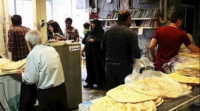معاناة المواطن تتفاقم.. إيران ترفع سعر الخبز 15%