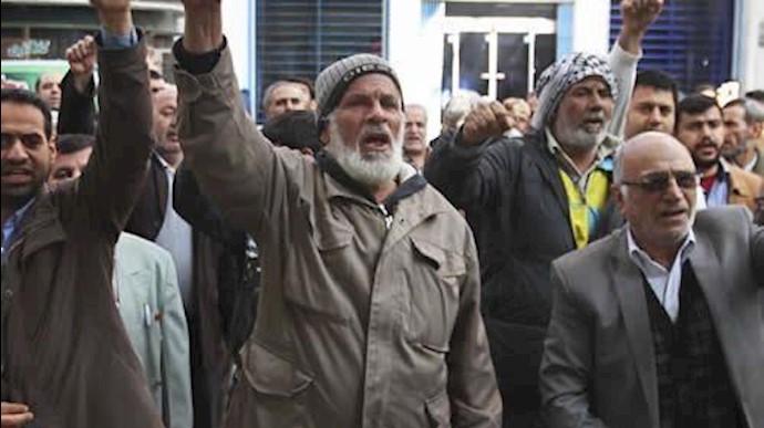 احتجاج مواطنين لمن نهبت أموالهم في مدينة مشهد وتجار السوق بمدينة الأهواز