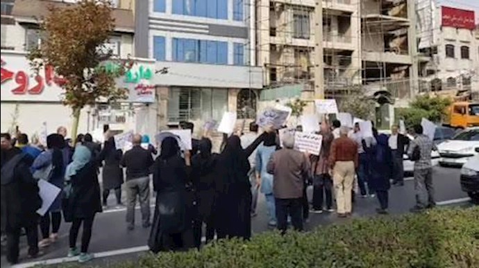 تجمع احتجاجي لمن نهبت أموالهم من قبل مؤسسة«البرزايرانيان» في العاصمة طهران + فيديو