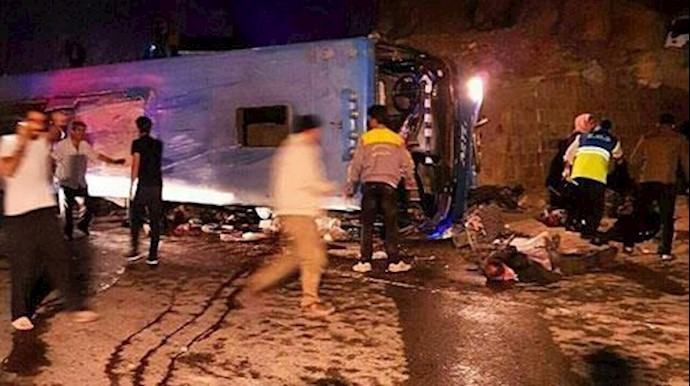 إيران.. مقتل وجرح 32شخصا جراء سقوط الحافلة بالوادي+ صورة
