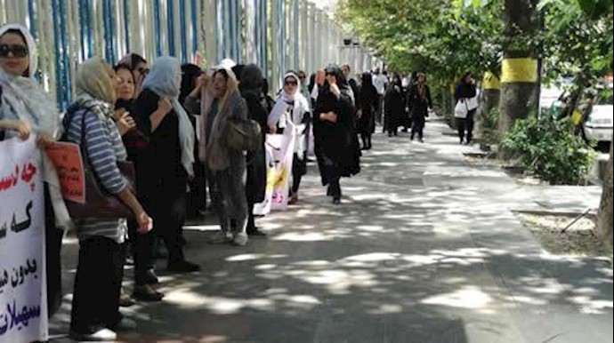 دعوة الی تجمع احتجاجي من قبل المواطنين المنهوبة أموالهم في مدينة کرمانشاه