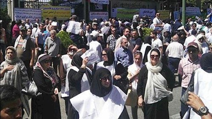 دعوة مواطنين منهوبة أموالهم إلی تجمع احتجاجي في طهران والأهواز
