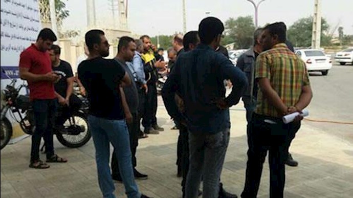 تجمع عمال منطقة «آزاد اروند» بمدينة الأهواز