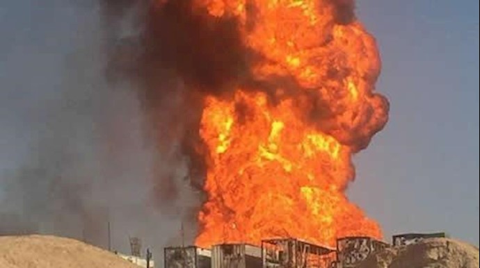 إيران .. تبخر نصف مليون دولار قيمة النفط يوميا في بئرالنفط المحترق