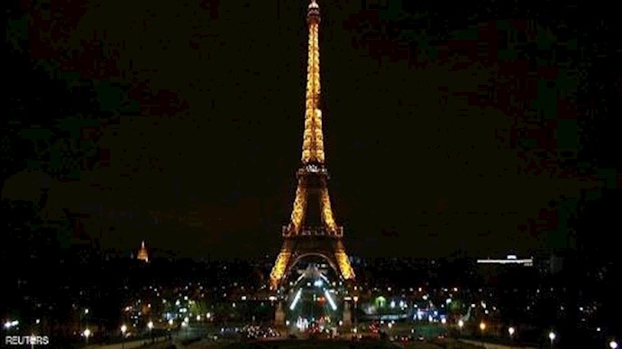 باريس تطفئ أنوار "إيفل" تضامنا مع مصر