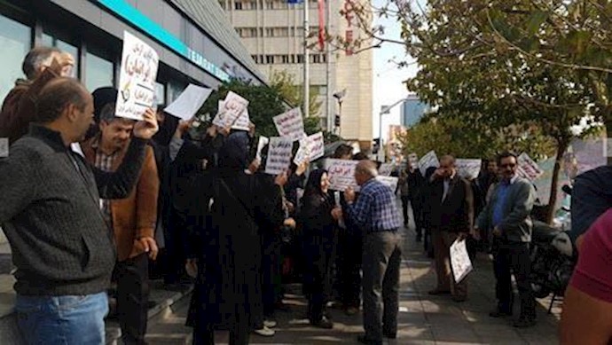 تجمعات احتجاجية عمالية وتجمعات مواطنين ممن نهبت أموالهم