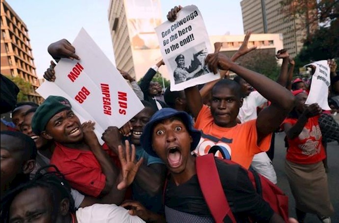 رقص وهتافات بهاراري بعد استقالة موغابي+صور