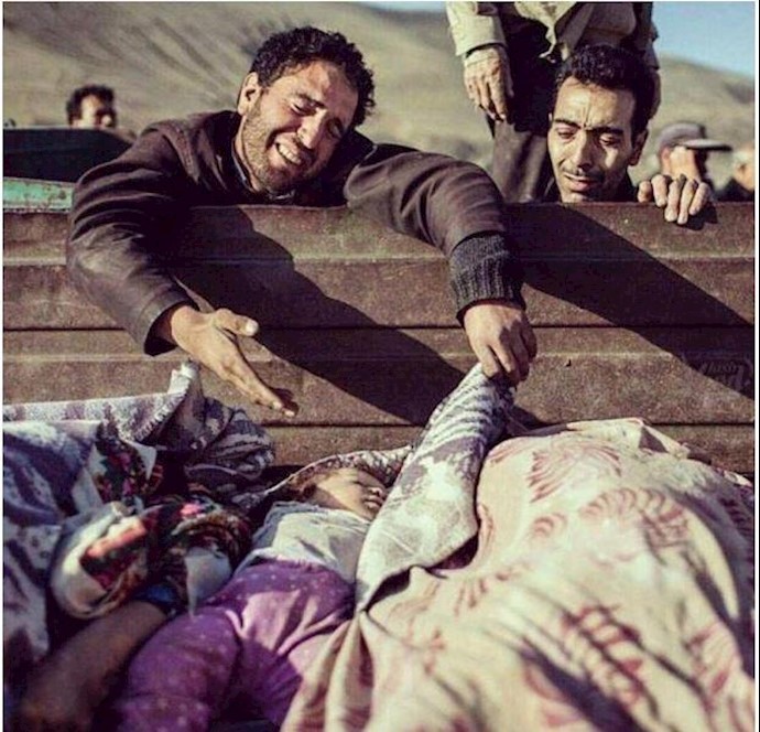 هل ستعود البسمة إلی شفاه المواطنين المنکوبين في منطقة کرمانشاه؟