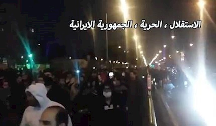 طهران.. آلاف المواطنين يرددون شعارات « الاستقلال ، الحرية ، الجمهورية الايرانية » 30- ديسمبر