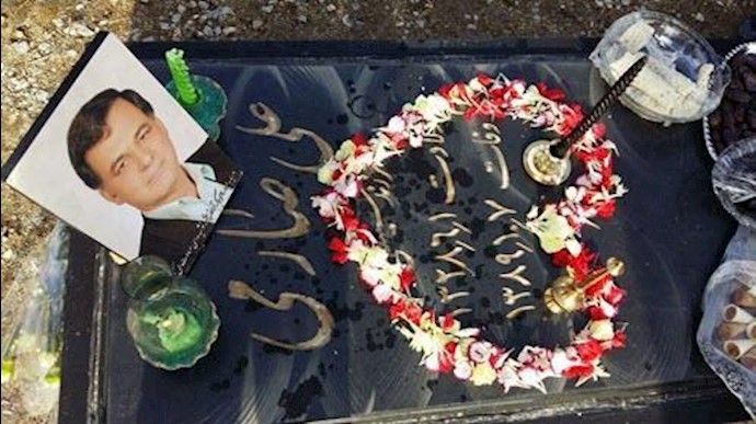 وضع أکاليل للزهورعلی قبر بطل الشعب «علي صارمي» في الذکری السابعة لاستشهاده + صور