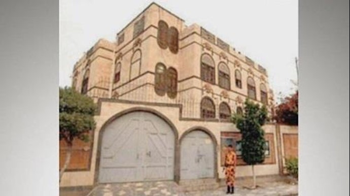 النظام الإيراني يجلي دبلوماسييه من صنعاء لدواعٍ أمنية