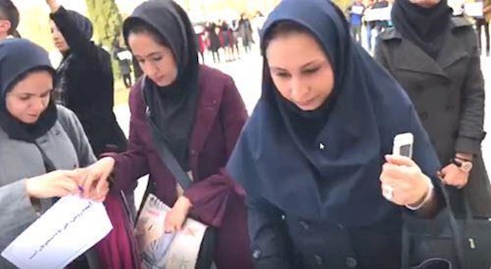 تجمعات احتجاجية في مدن مشهد وطهران واصفهان وکنغاور وکرمان ونکا وياسوج ومغان + فيديو