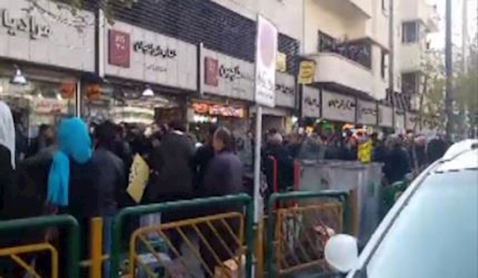 مظاهرات في طهران بشعار الموت لديکتاتور-30 ديسمبر