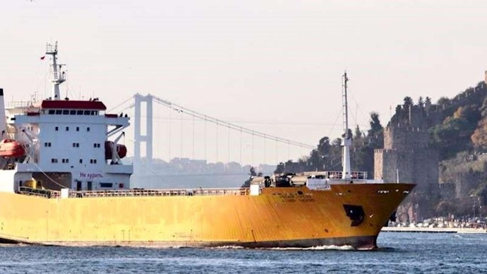 صور لسفن روسية محملة بالأسلحة تغادر سوريا