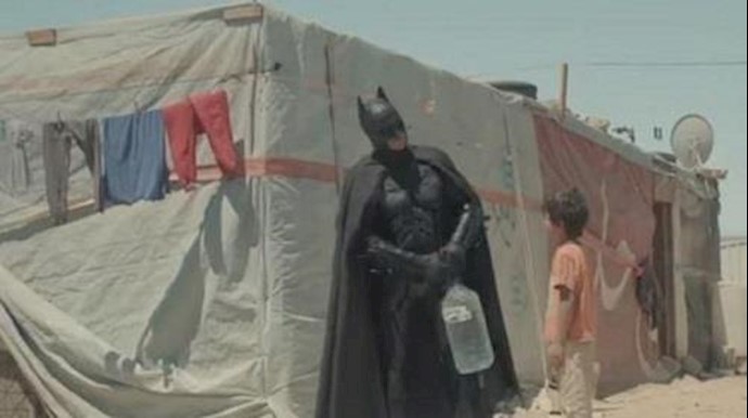 فيديو مؤثر لصداقة بين باتمان وطفل سوري ينال جائزة دولية