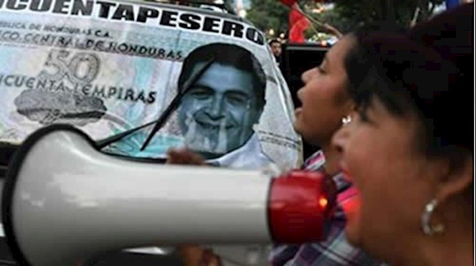 آلاف المتظاهرين احتجاجا علی "سرقة" الانتخابات في هندوراس