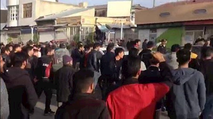 التظاهرات مستمرة.. وتعتيم إعلامي علی الانتفاضة ضد النظام الايراني