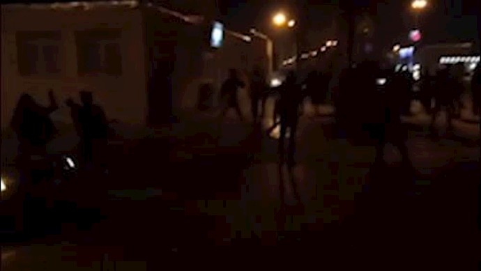 تخريب مکتب إمام الجمعة بمدينة ملاير علی أيدي شباب الإنتفاضة – السبت 30 ديسمبر 2017