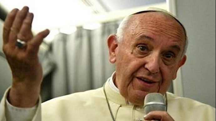 البابا يقول انه "بکی" خلال لقائه اللاجئين الروهينغا في بنغلادش