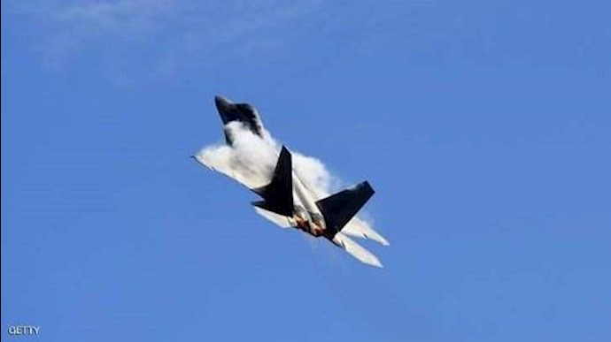 مقاتلات أميرکية تعترض طائرتين روسيتين بأجواء سوريا