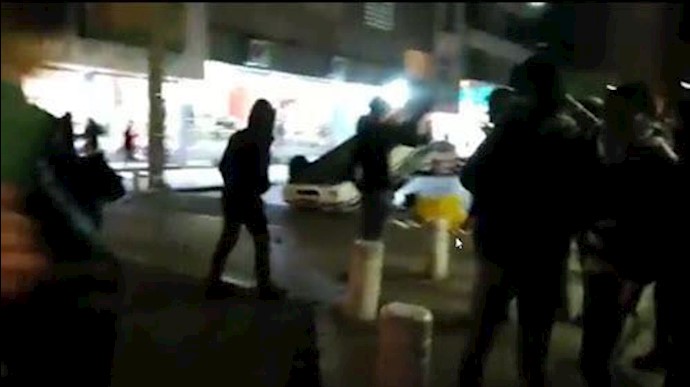 إنقلاب وإضرام النار في سيارة الشرطة بمدينة مشهد- السبت 30 ديسمبر + فيديو