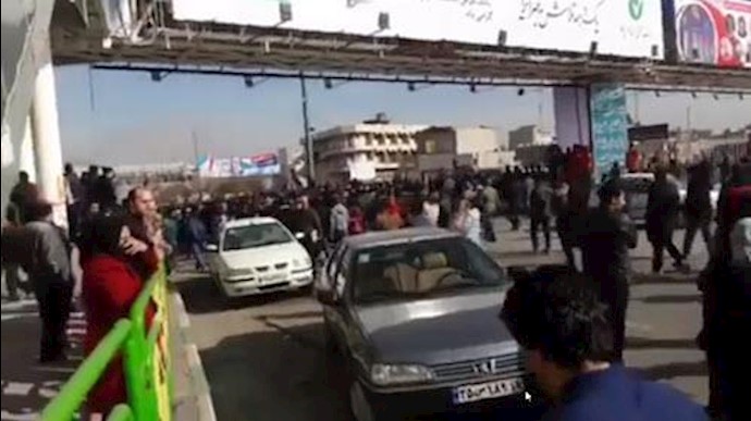 مريم رجوي: انتفاضة کرمانشاه ومشهد وغيرهما من المدن، ناقوس زوال دکتاتورية الملالي الفاسدة تماما وبزوغ الديموقراطية والعدالة والسلطة الشعبية