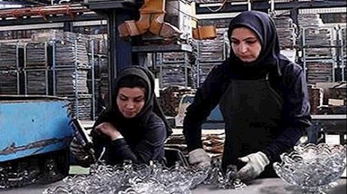 إيران : لا ساحة للنساء في سوق العمل للرجال رغم امتلاکهن شهادات جامعية