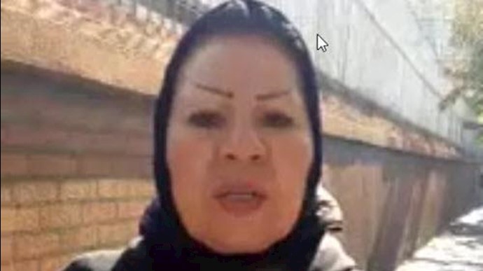 احتجاج مواطنة منهوبة أموالها في العاصمة طهران +فيديو