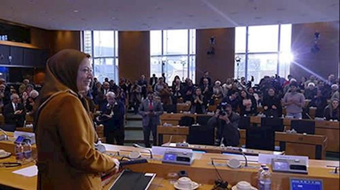 مريم رجوي: حرکات المعارضة تتسع والمواطنون سيسقطون نظام الملالي