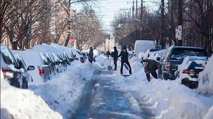 عاصفة ثلجية تحطم الأرقام القياسية في مدينة أميرکية
